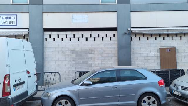 Local comercial en Alquiler en Calle Salvador Távora, 8 en El Cerro