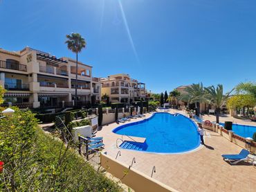 Apartament amb piscina en venda a Calle Pico Alcazaba