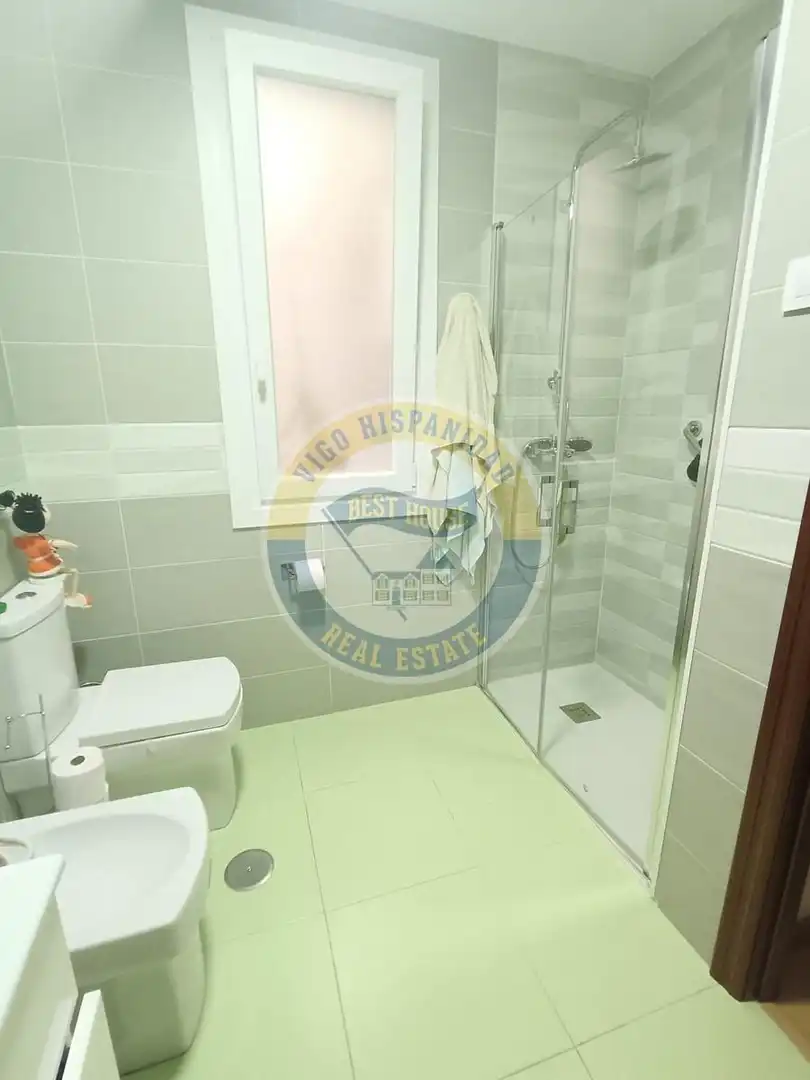 Bany de Casa o xalet en venda en Vigo  amb Terrassa i Moblat