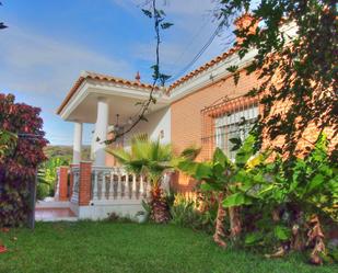Vista exterior de Casa o xalet en venda en Rincón de la Victoria amb Aire condicionat, Calefacció i Jardí privat