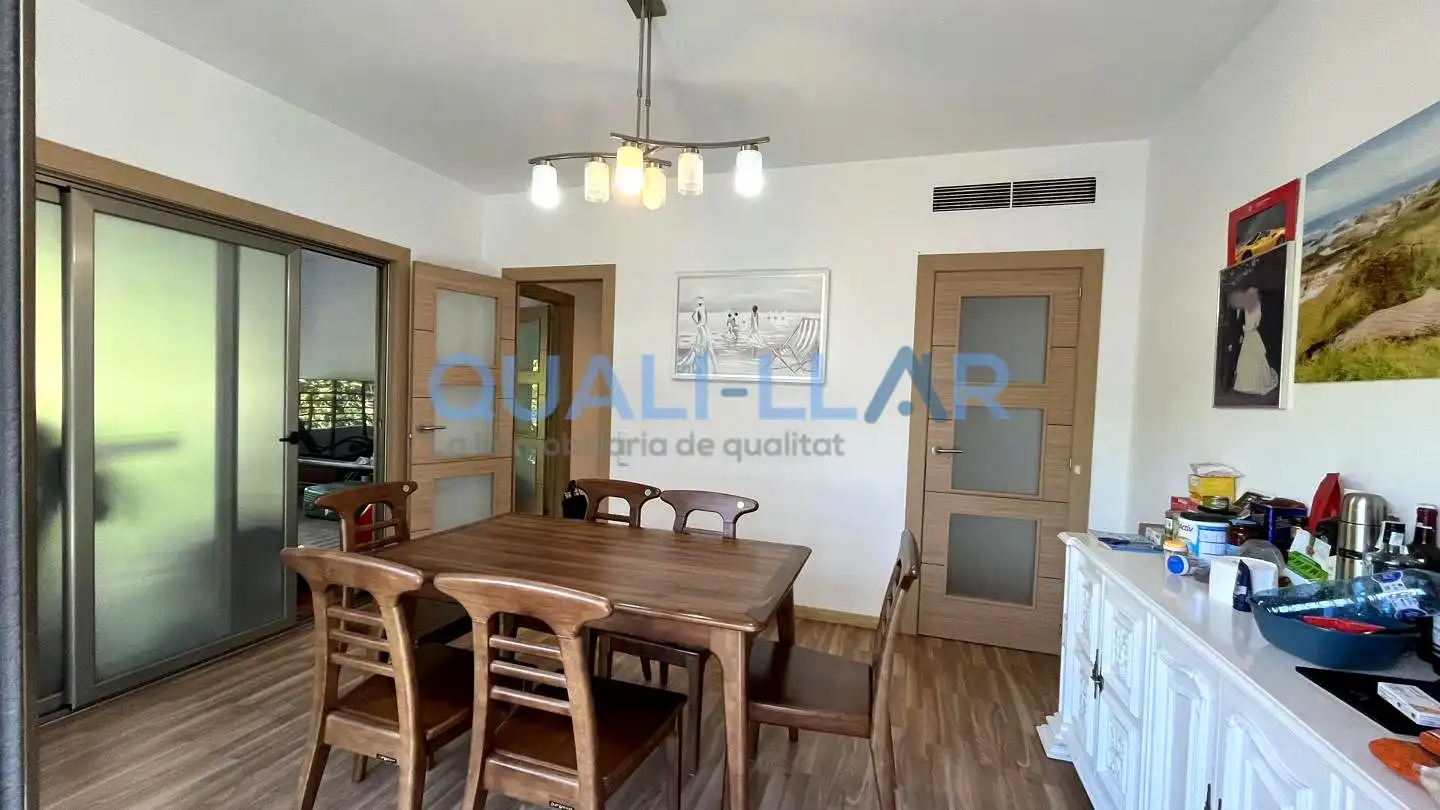 Menjador de Pis en venda en Sant Feliu de Llobregat amb Aire condicionat, Jardí privat i Parquet