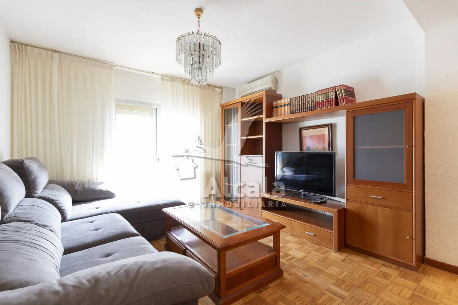 Living room of Flat for sale in Alcalá de Henares  with Air Conditioner, Heating and Parquet flooring