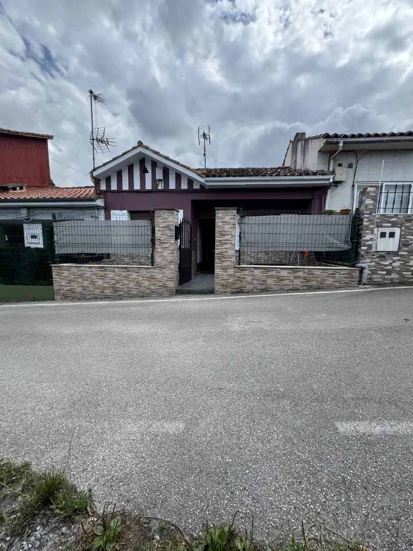 Vista exterior de Casa o xalet en venda en Avilés