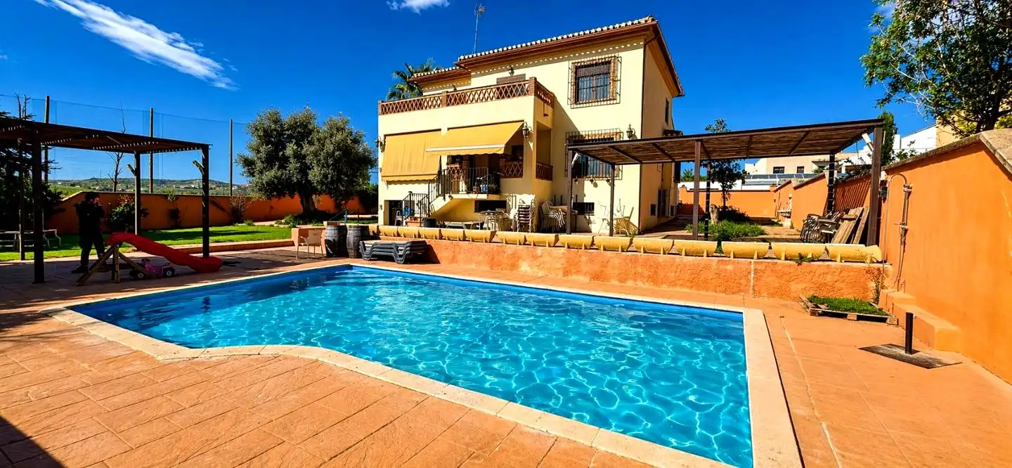 Piscina de Casa o chalet en venta en Las Gabias con Aire acondicionado, Calefacción y Jardín privado