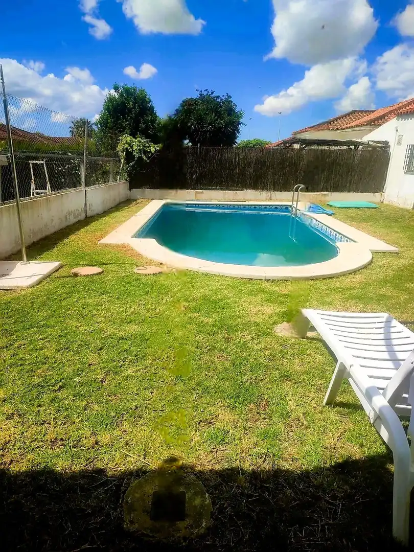 Piscina de Casa o xalet en venda en Jerez de la Frontera amb Aire condicionat, Jardí privat i Piscina