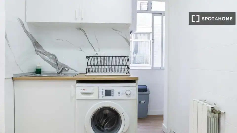 Kitchen of Flat for share in Getafe  with Air Conditioner, Heating and Furnished