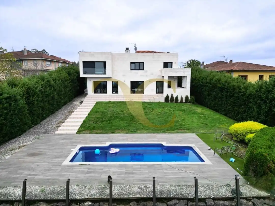 Jardí de Casa o xalet en venda en Oviedo  amb Calefacció, Jardí privat i Terrassa