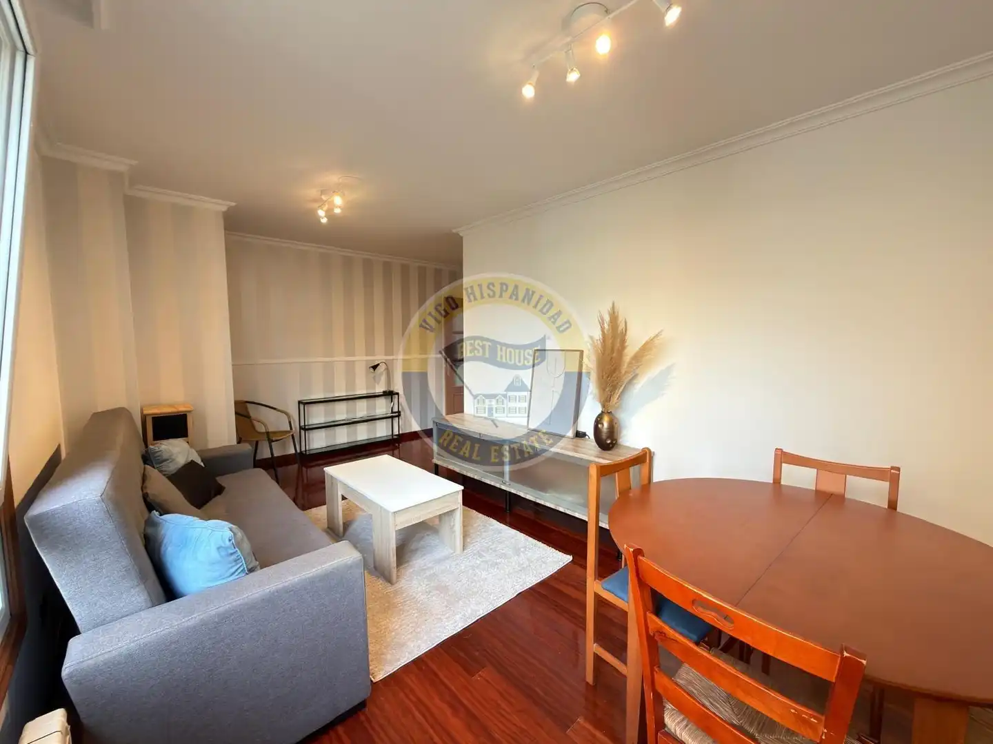 Apartments for rent in Calle ROSALIA DE CASTRO, Centro - Areal