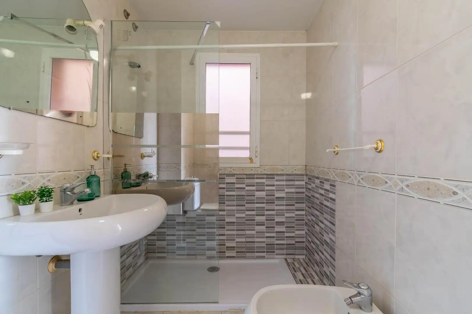 Bathroom of Flat for sale in Almería  with Terrace and Furnished