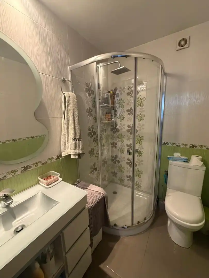 Badezimmer von Wohnung zum Verkauf in Chiclana de la Frontera mit Klimaanlage und Heizung