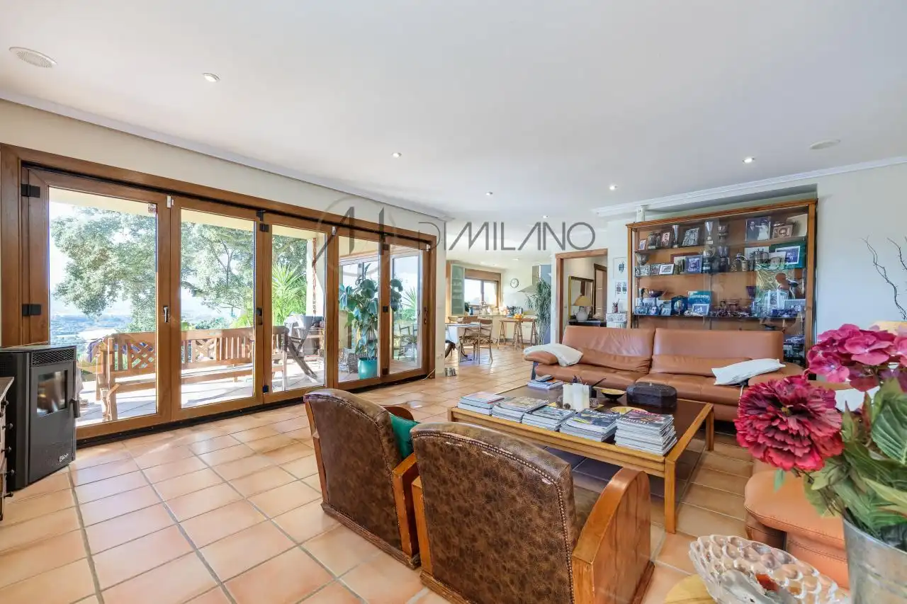 Sala d'estar de Casa o xalet en venda en Nigrán amb Calefacció, Jardí privat i Terrassa