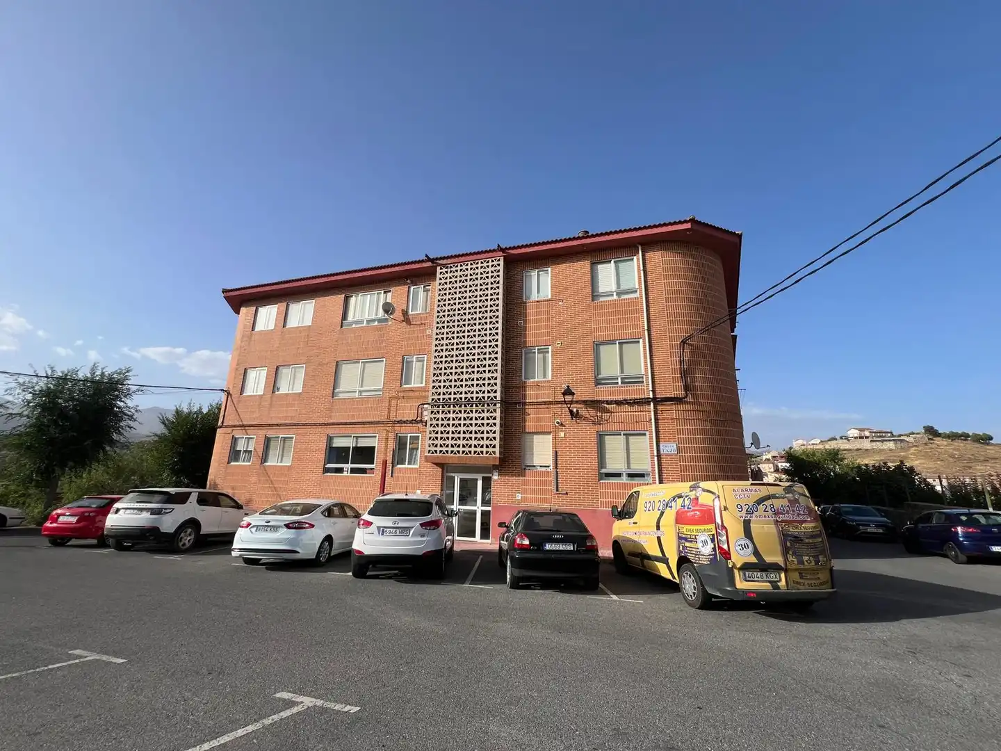 Vista exterior de Piso en venta en Burgohondo con Calefacción y Amueblado