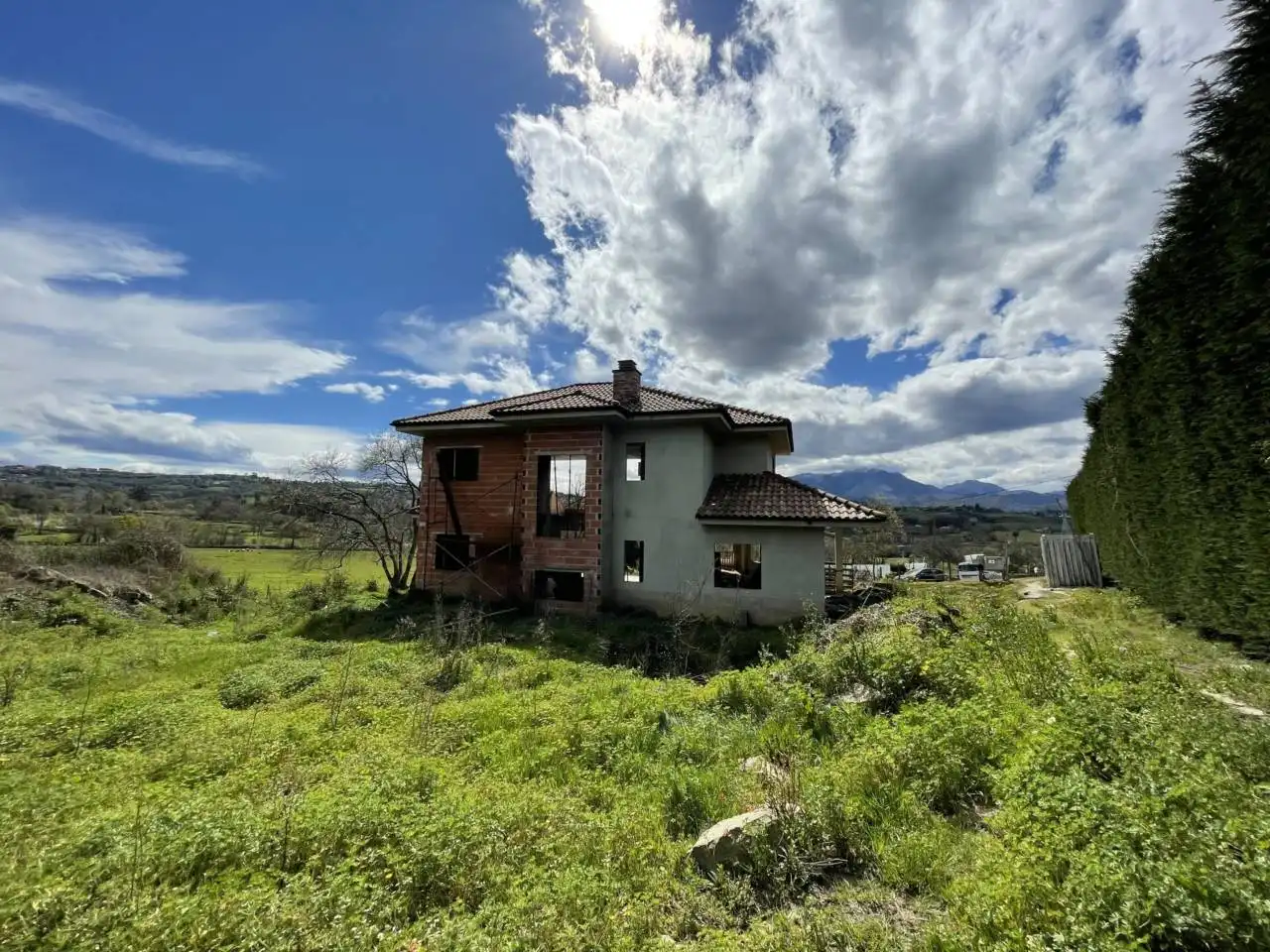 Vista exterior de Casa o xalet en venda en Oviedo  amb Calefacció, Jardí privat i Terrassa