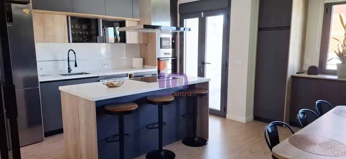 Casa con piscina en venta en Valdepeñas, imagen 2