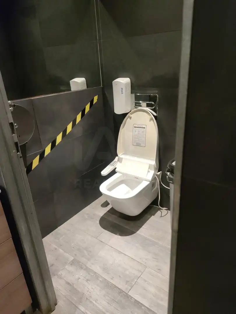 Baño de Local de alquiler en Madrid