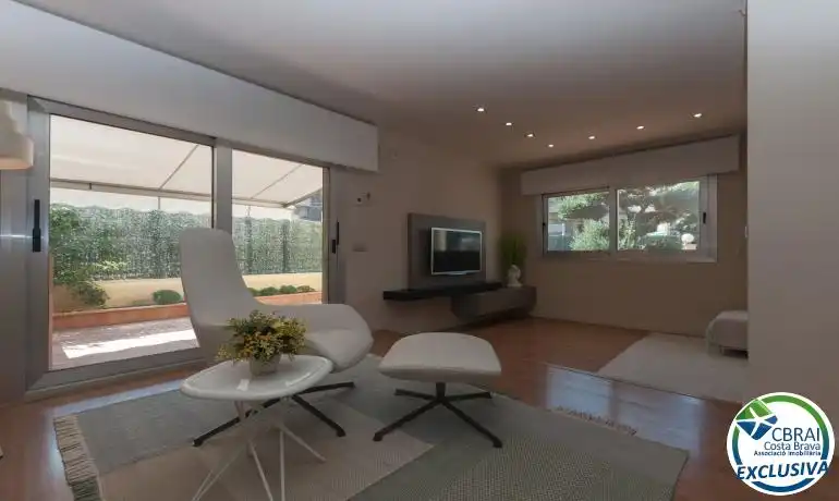 Sala de estar de Casa o chalet en venta en Roses con Aire acondicionado, Calefacción y Jardín privado