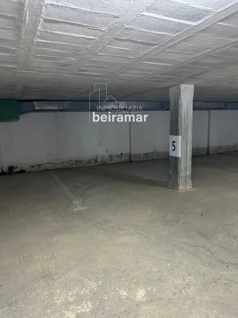 Parkplatz von Garage zur Miete in Ribeira