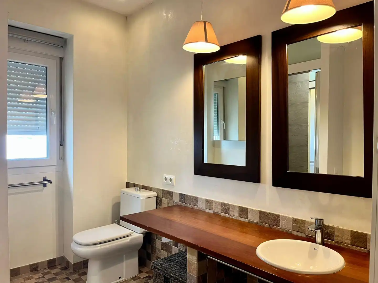 Bathroom of Flat for sale in Sevilla  with Air Conditioner, Terrace and Balcony