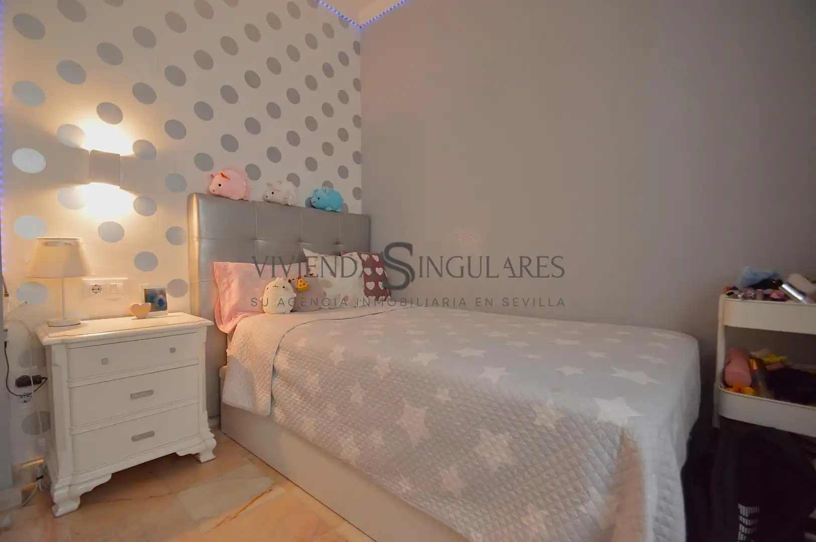 Habitación de Casa adosada en venta en Sevilla con Aire acondicionado, Terraza y Trastero