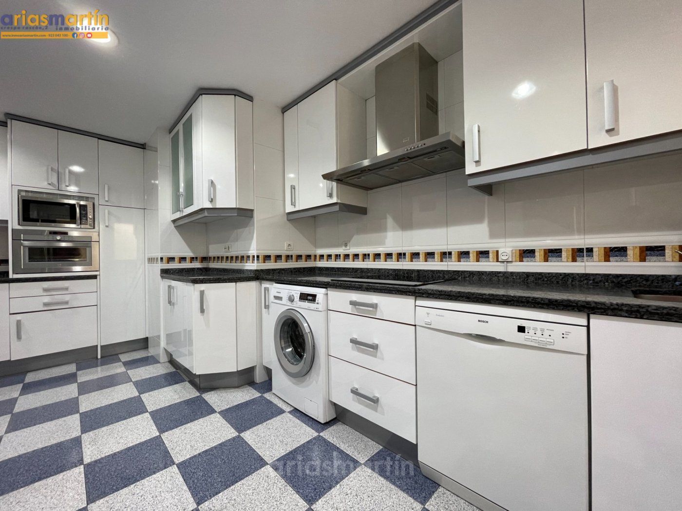 Cuina de Pis de lloguer en Salamanca Capital amb Calefacció i Terrassa