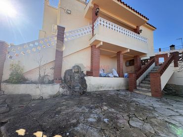 House with balcony for sale in Torrelles de Foix