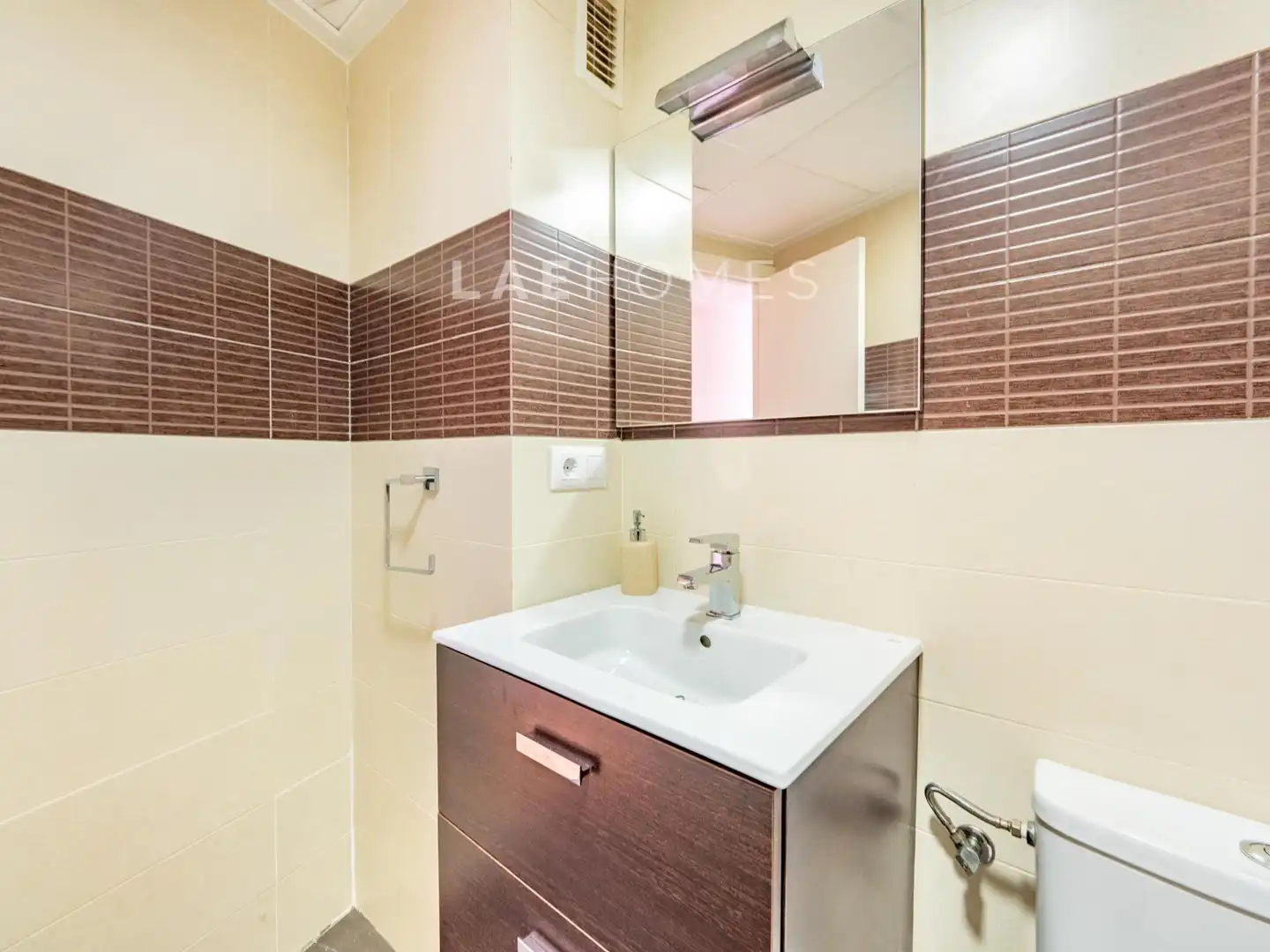 Baño de Piso en venta en Tavernes Blanques con Aire acondicionado y Calefacción