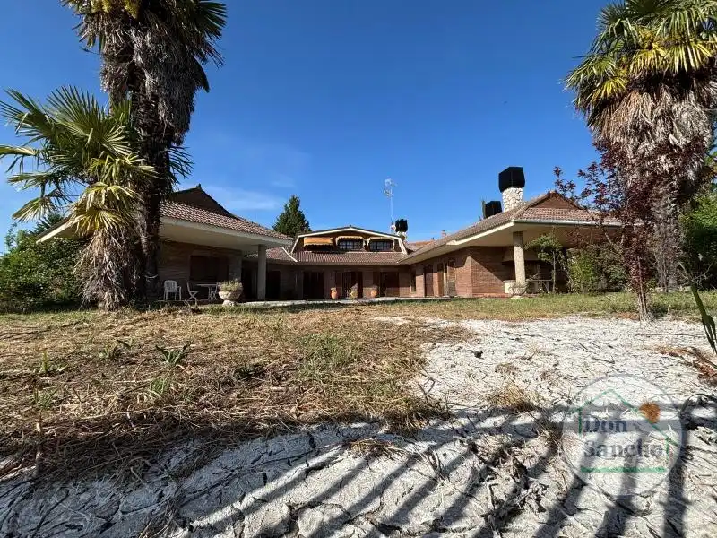 Exterior view of Houses for sale in Simancas  with Storage room and Swimming Pool