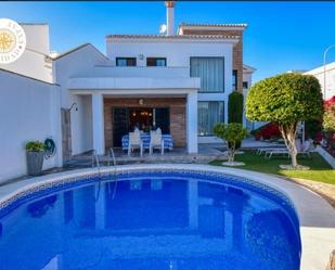 Exterior view of House or chalet for sale in Vélez-Málaga  with Air Conditioner, Terrace and Swimming Pool