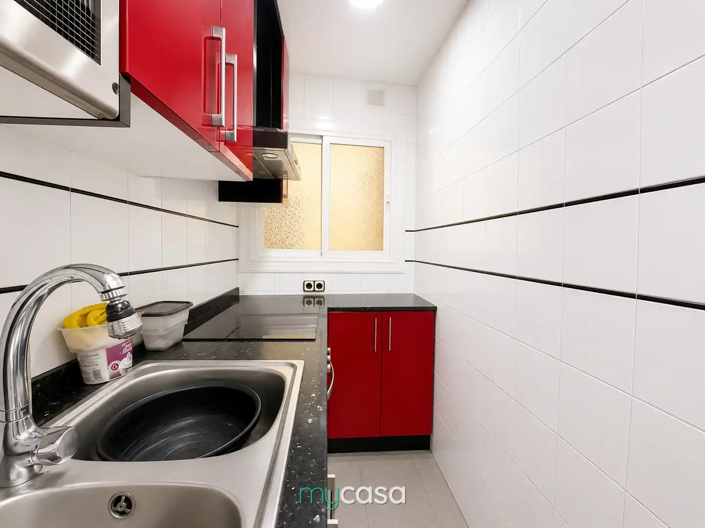 Küche von Wohnung zum Verkauf in Badalona mit Klimaanlage, Terrasse und Abstellraum