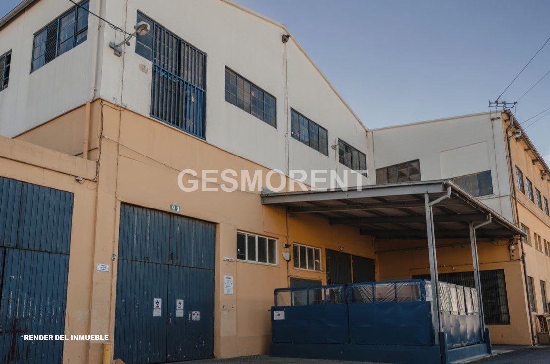 Vista exterior de Nau industrial en venda en Ripollet