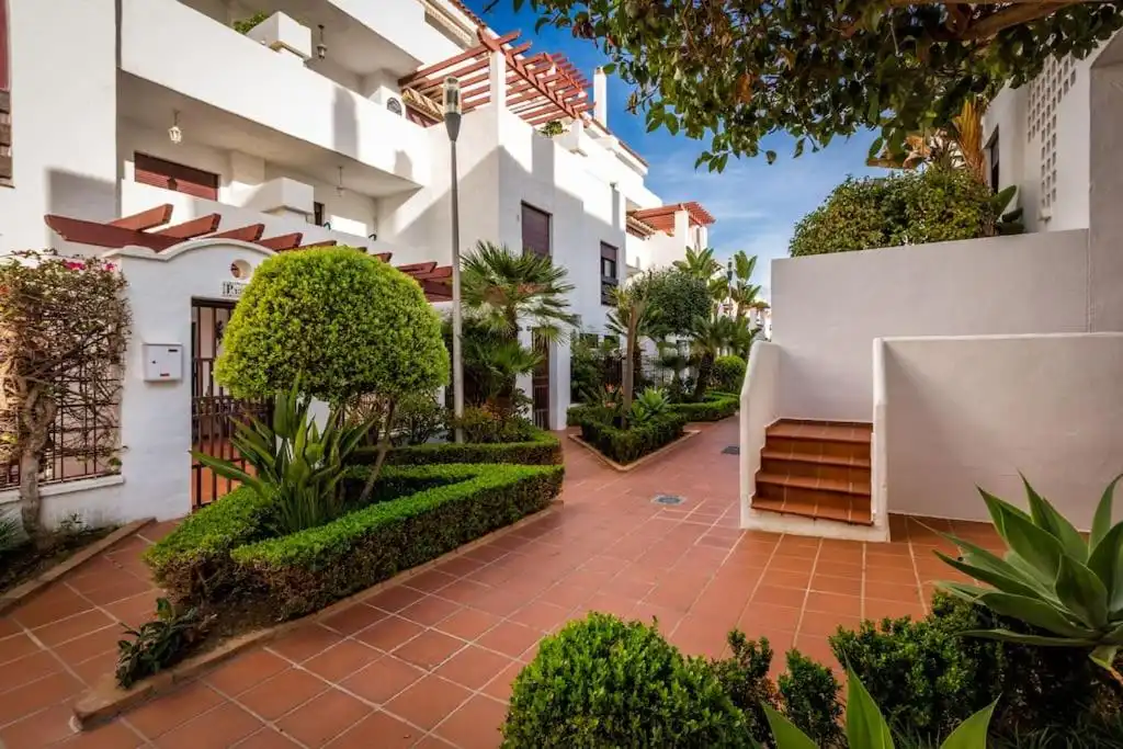 Vista exterior de Apartamento en venta en Marbella con Aire acondicionado, Calefacción y Parquet