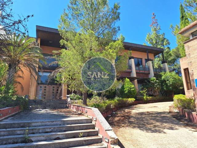 Edificio en Venta en Poligono 9 en Enguera