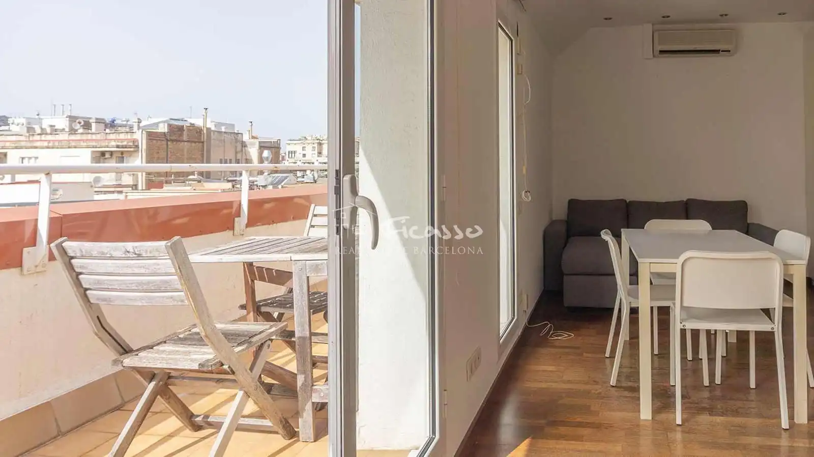 Balcony of Attic for rent in Barcelona  with Air Conditioner, Heating and Parquet flooring