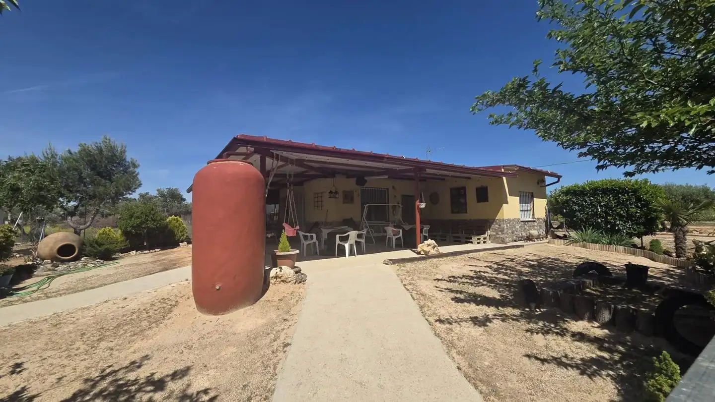 Vista exterior de Casa o chalet en venta en Tarancón con Aire acondicionado, Piscina y Amueblado