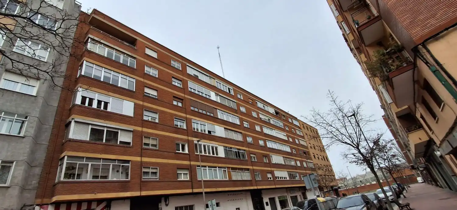 Vista exterior de Pis en venda en Valladolid amb Calefacció i Terrassa