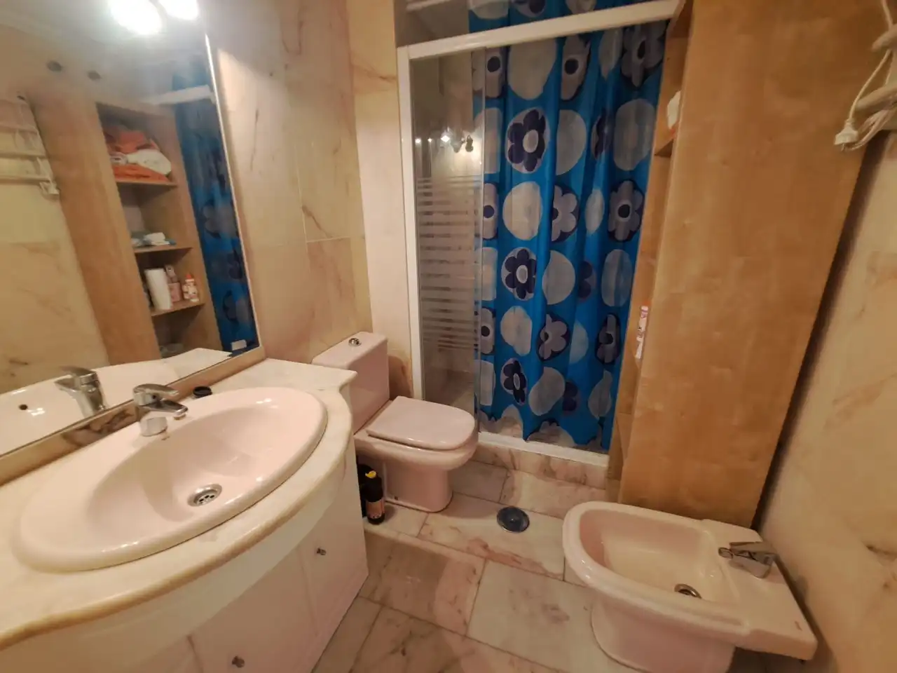 Bany de Pis de lloguer en Torremolinos amb Aire condicionat, Terrassa i Moblat