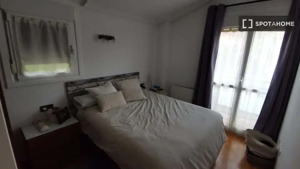Dormitori de Apartament per a compartir en Ibarra amb Aire condicionat, Terrassa i Moblat