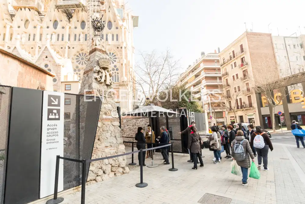 Vista exterior de Edifici en venda en Barcelona