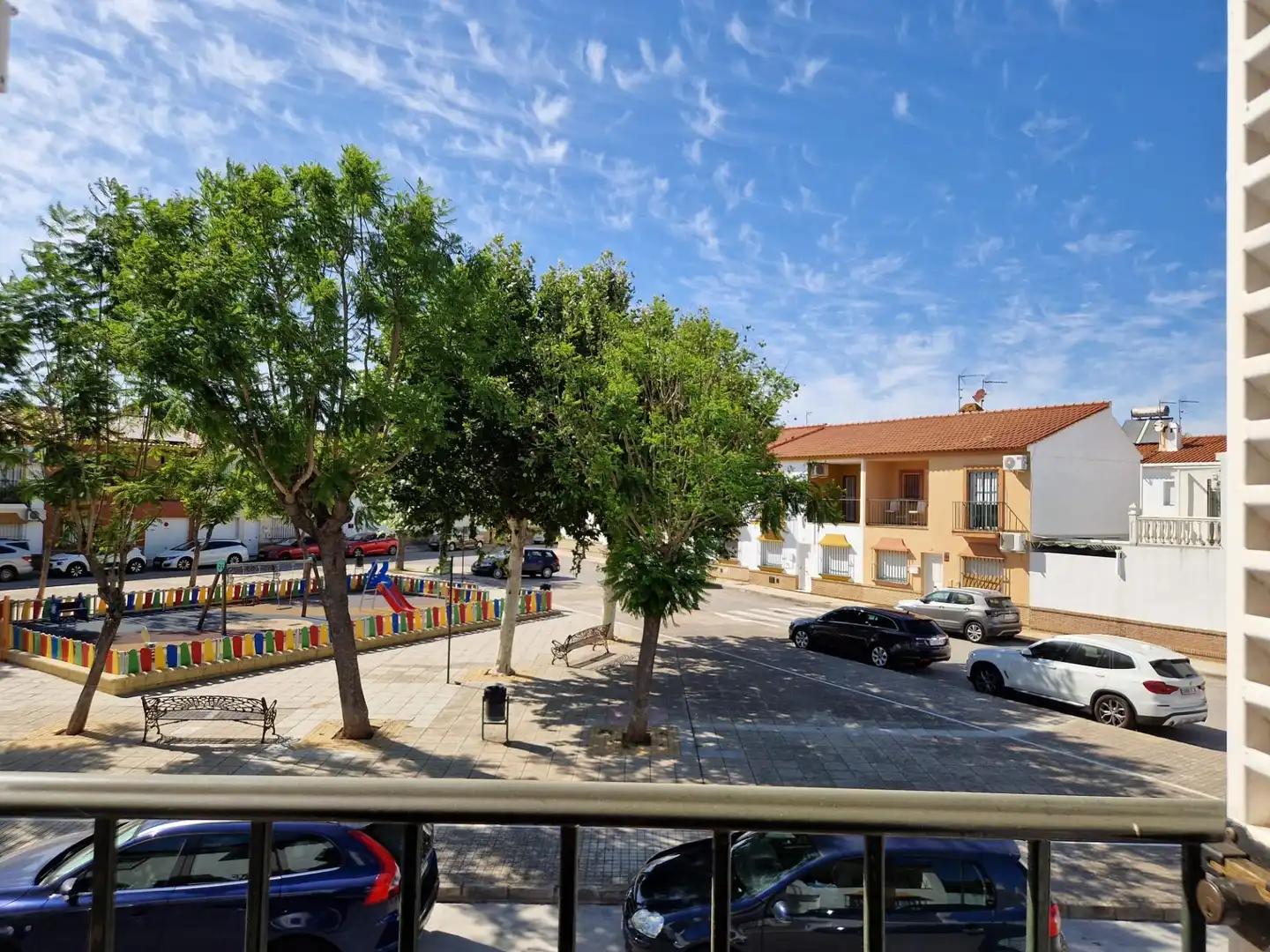 Vista exterior de Casa adosada en venda en Umbrete amb Aire condicionat, Calefacció i Jardí privat