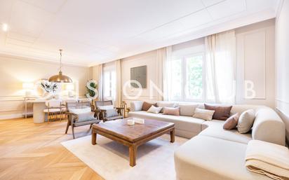 Living room of Flat for sale in  Madrid Capital  with Air Conditioner, Heating and Terrace