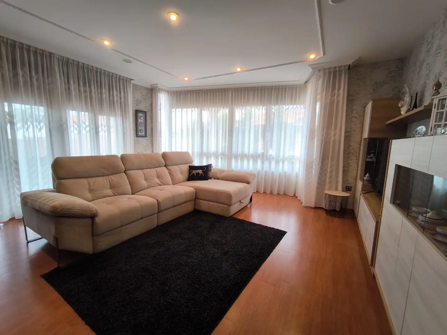 Sala d'estar de Casa o xalet en venda en Cambados amb Calefacció, Jardí privat i Parquet