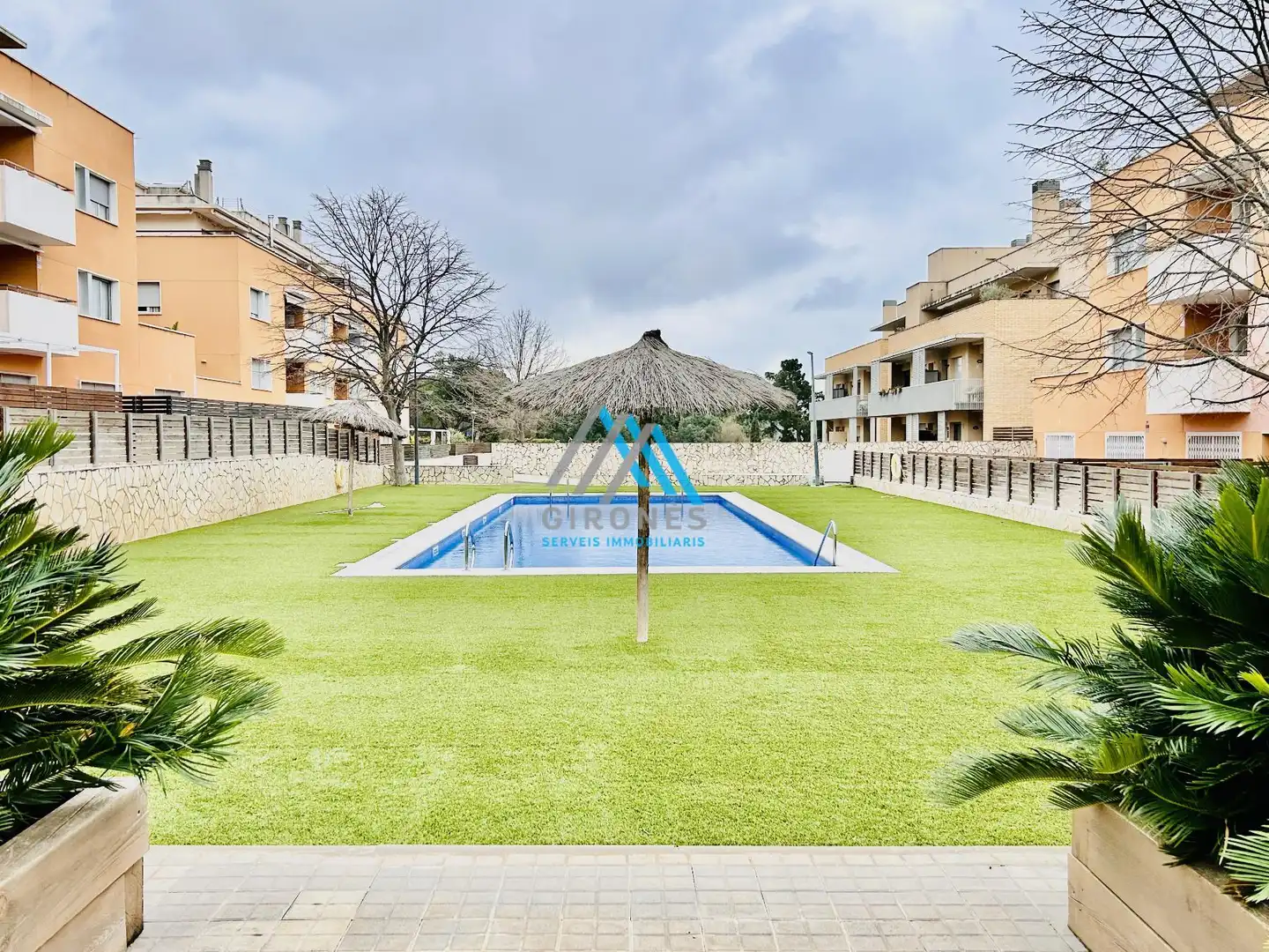 Piso con piscina en venta en VicenC Martorell 36