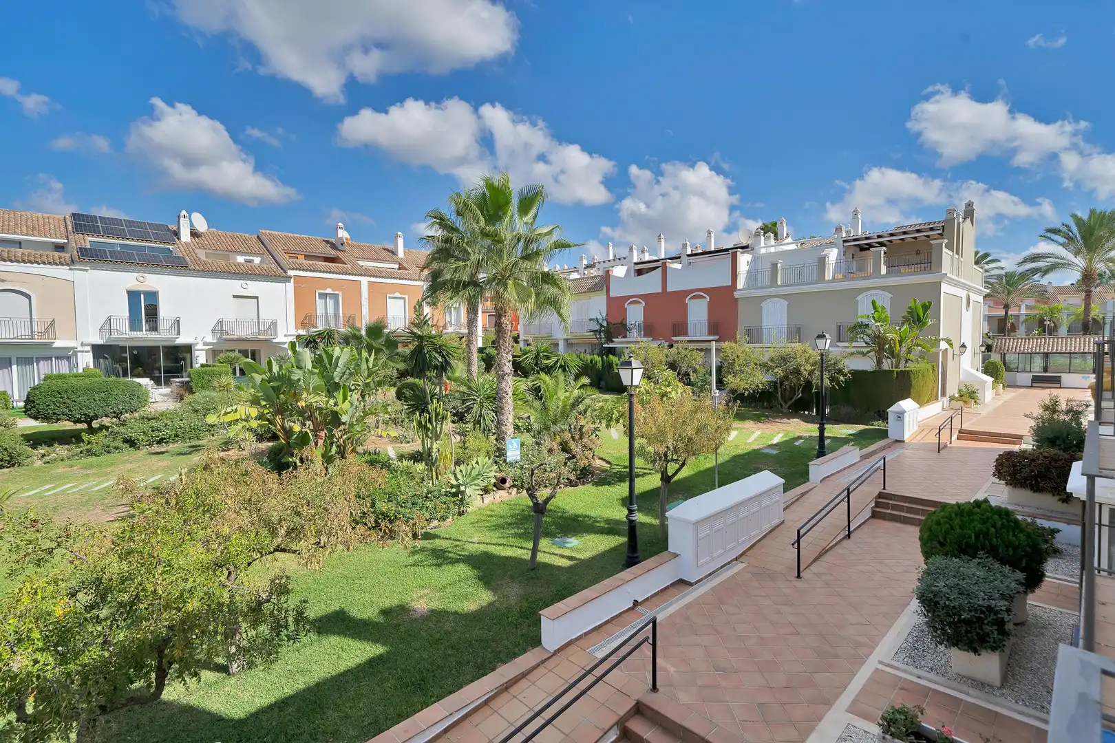 Jardín de Casa adosada en venta en Marbella con Jardín privado, Alarma y Piscina comunitaria