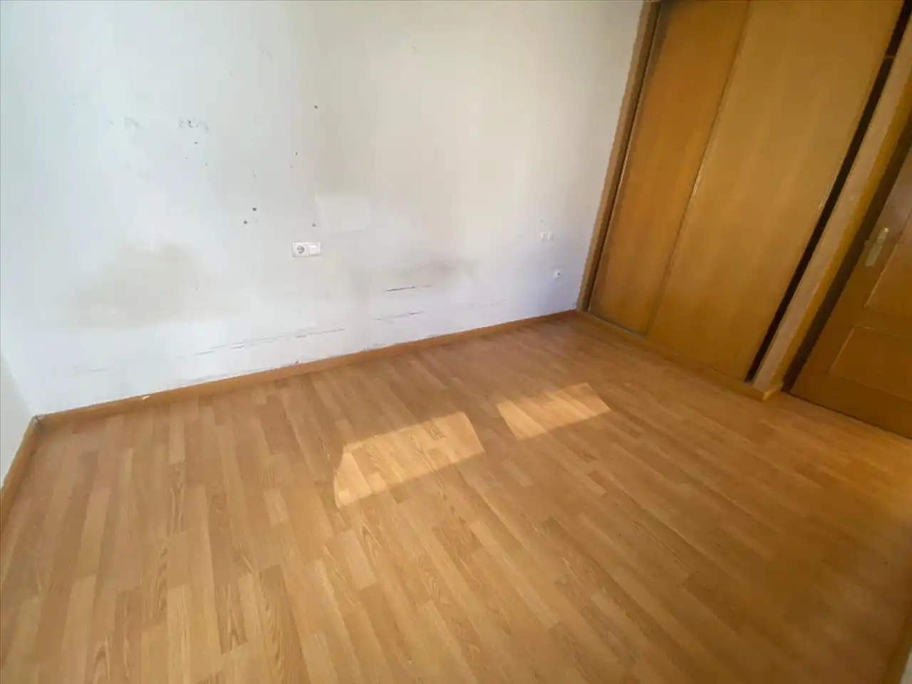 Dormitori de Pis en venda en León Capital  amb Parquet