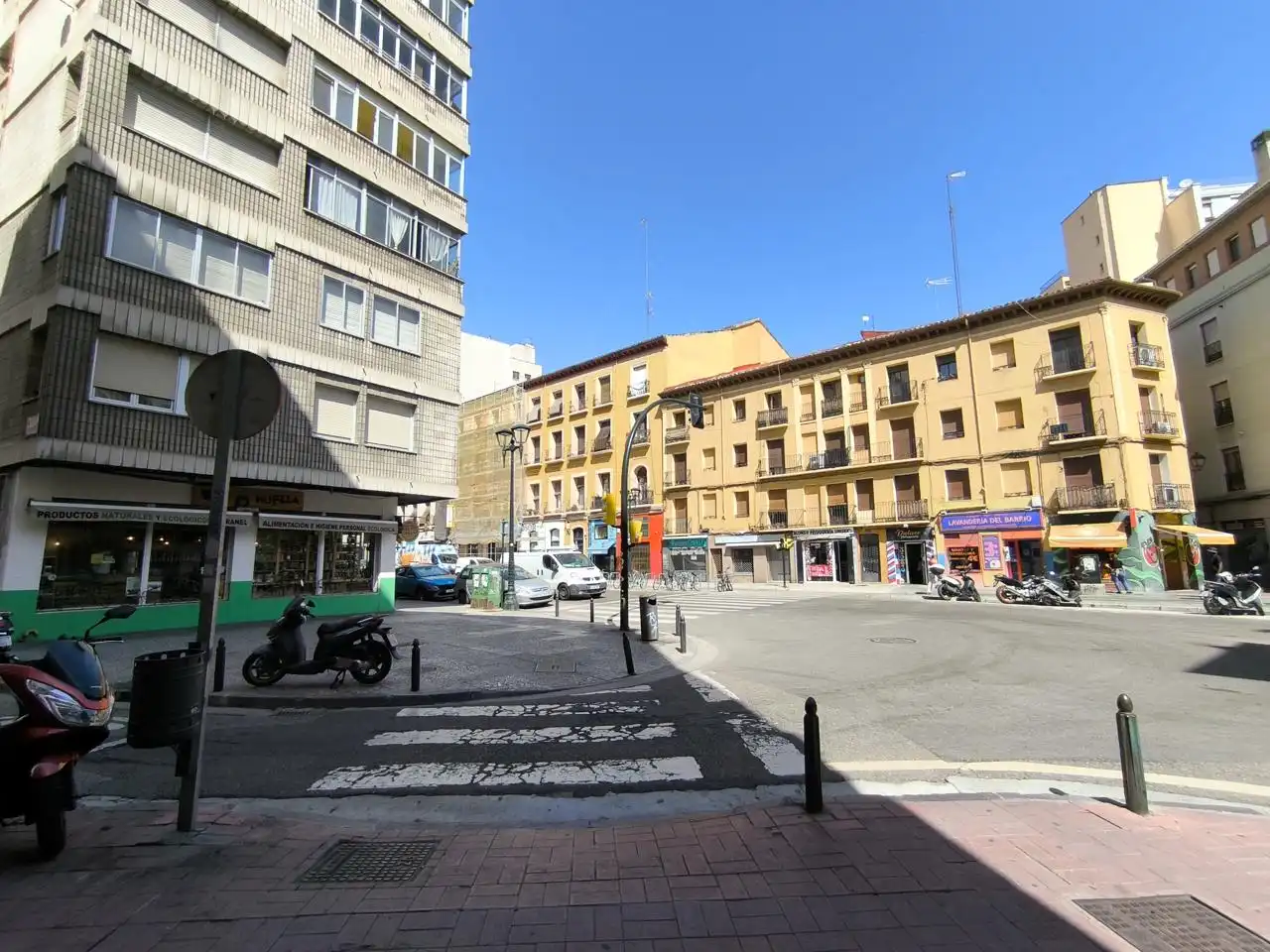 Außenansicht von Wohnung zum Verkauf in Zaragoza mit Klimaanlage, Heizung und Parkett