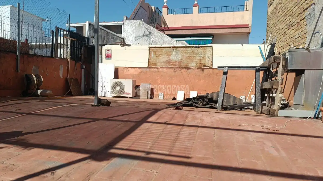 Vista exterior de Casa adosada en venta en Dos Hermanas