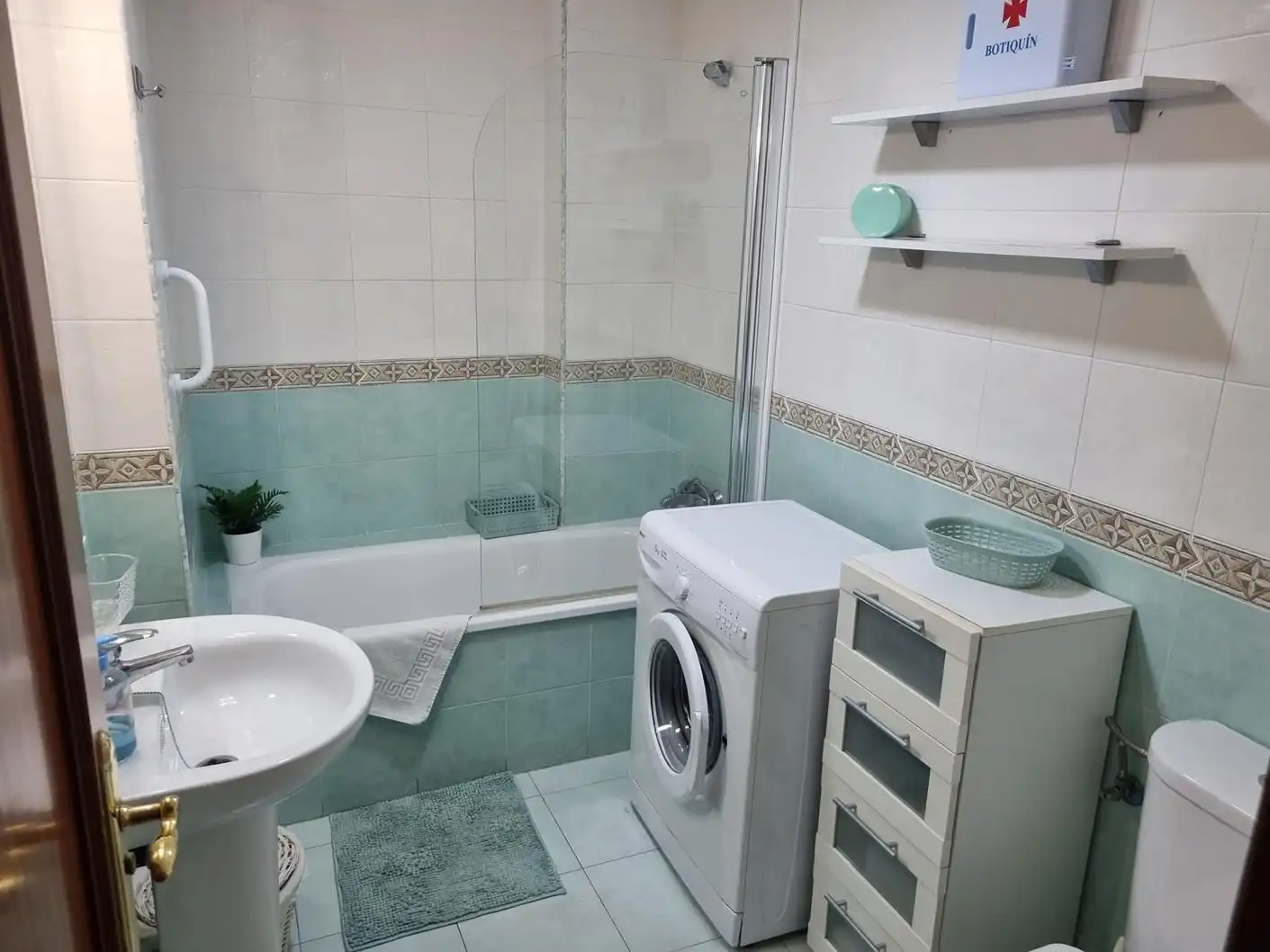Baño de Apartamento de alquiler en Torrox con Aire acondicionado, Calefacción y Amueblado