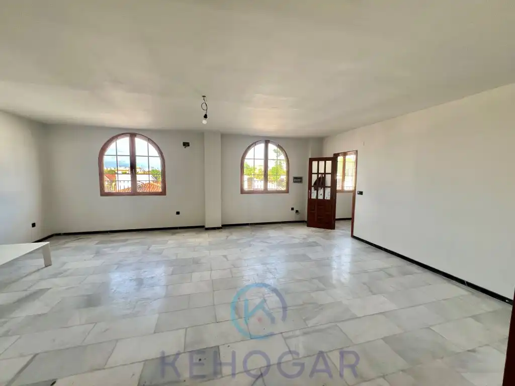 Sala de estar de Casa o chalet en venta en Dos Hermanas con Piscina