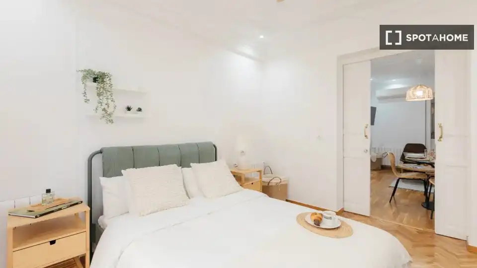 Habitación de Piso de alquiler en Valencia con Aire acondicionado, Calefacción y Amueblado