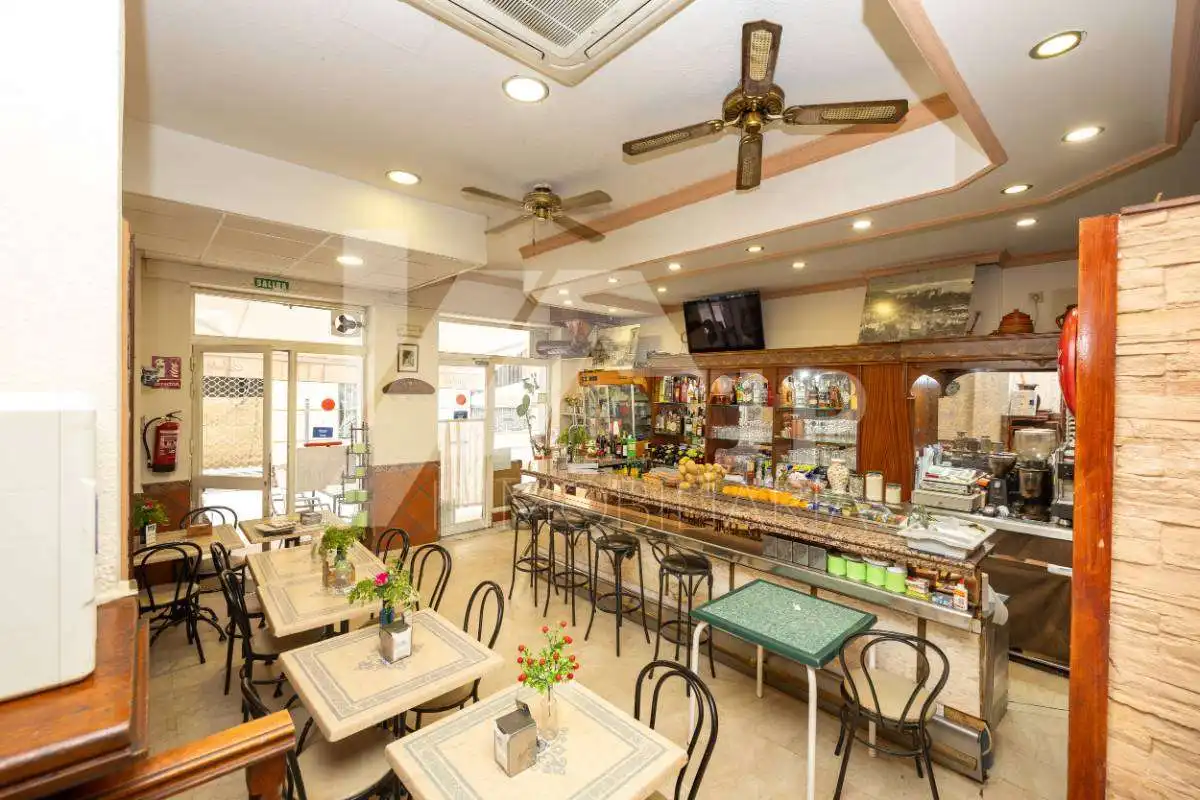 Geschaftsraum zur Miete in  Granada Capital mit Klimaanlage, Heizung und Terrasse